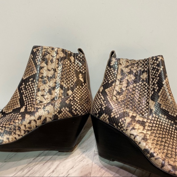 New! Treasure & Bond Natalie Wedge Snake Print Faux Leather Booties 7M - Picture 6 of 11